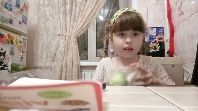 Я кушаю вкусняшки.