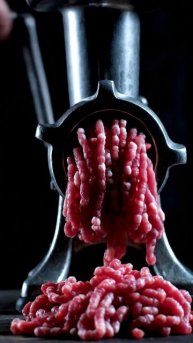 Анекдот - "Попав в мясорубку".