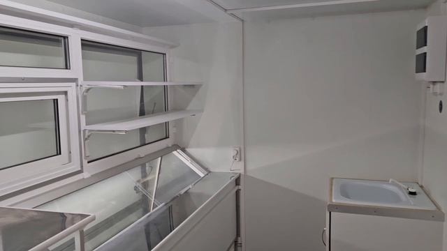 ТОРГОВЫЙ ПРИЦЕП С ХОЛОДИЛЬНЫМИ ВИТРИНАМИ. Автолавка, фудтрак. (Купава 2022)