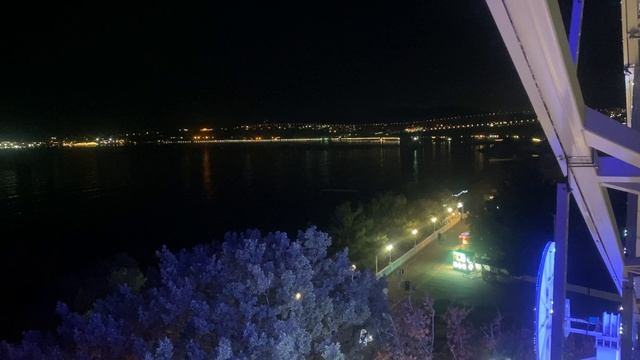 Ночной Геленджик.Колесо обозрения