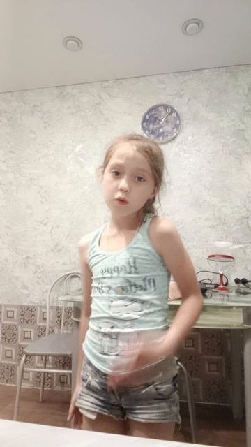 но разбежались кто куда в злые города увозят поезда запомни навсегда какими были мы тогда