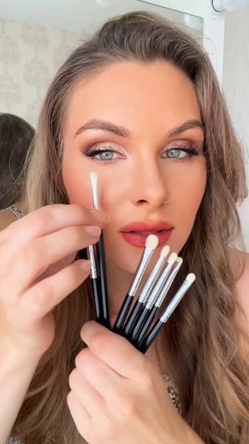 Урок макияжа. Для чего нужны кисти?