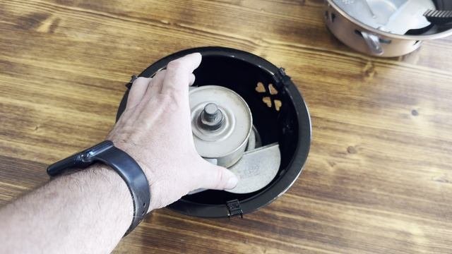 Подставка под садж черная