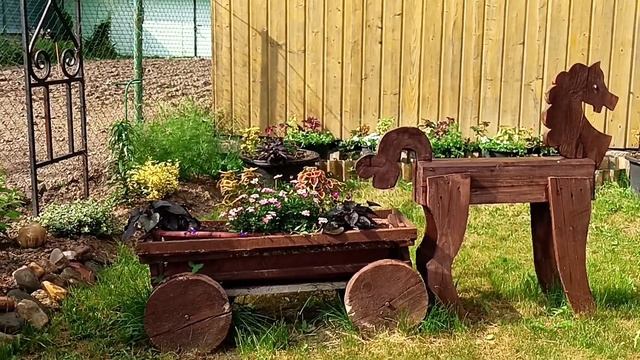 Прудик маленький, а как радует.  Дела тепличные и огоро