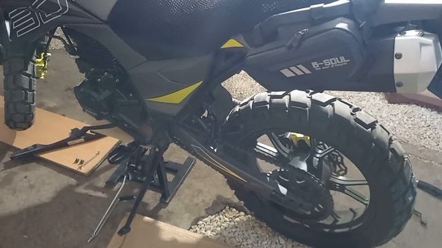 Sharmax motors tour Enduro 300
Натянул цепь.