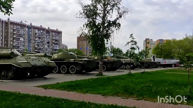 Сад Победы . Военная техника