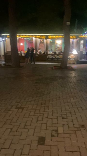 Геленджик.Танцы в кафе