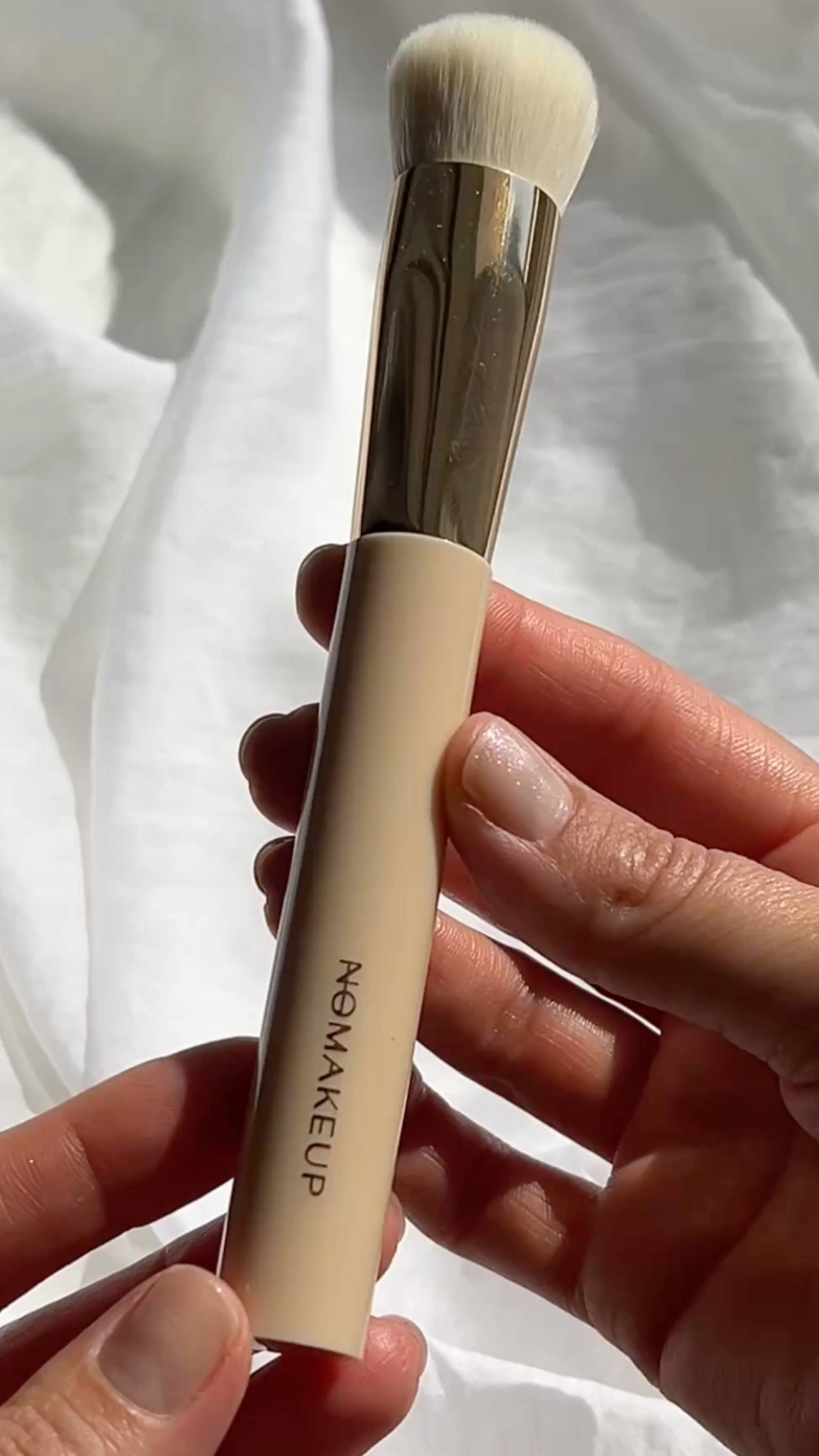 Удобная кисть для тона