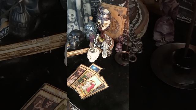 жив или нет,человек, которого вы ждете