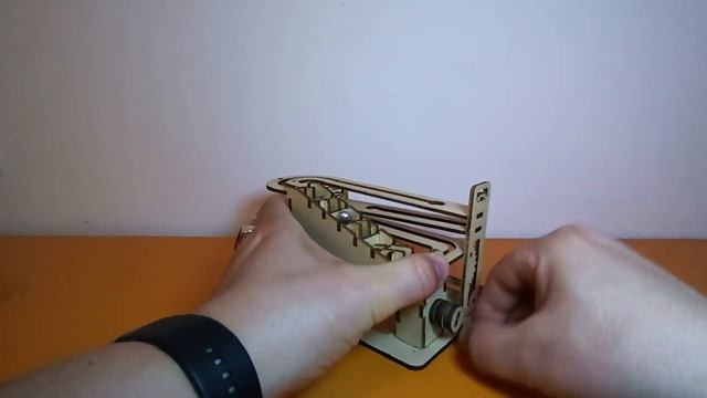 Хобби для мужчин: Сборка 3D пазлов из дерева и поделки с