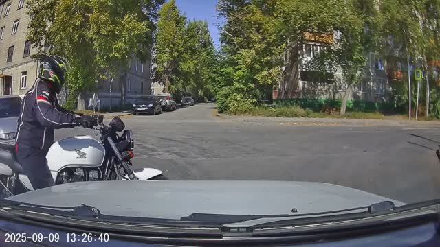 Когда байкер предъявил водителю! Видео от друзей Новосибирск