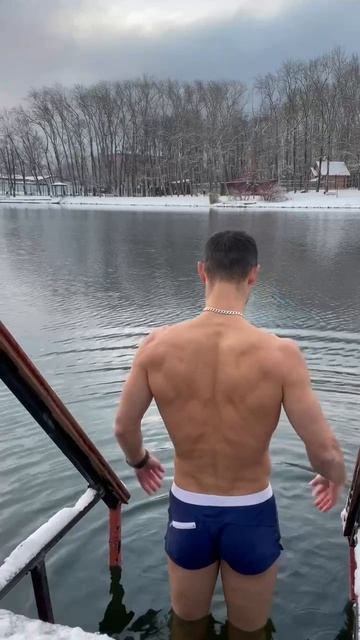 Беляев Андрей моржевание в пруду