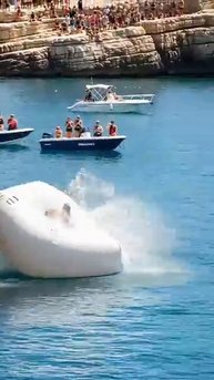 Улыбнитесь😂🌊Бомба летит