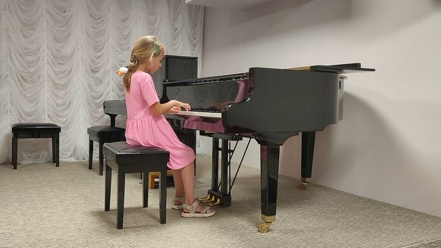 Белоусова Катя, 8 лет. И.Беркович Вариации на тему  р.н.п. 