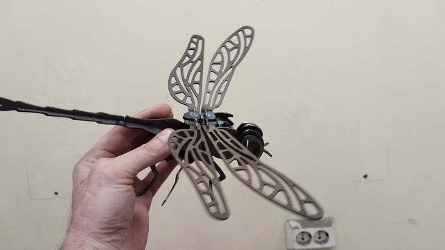 Стрекоза из металла