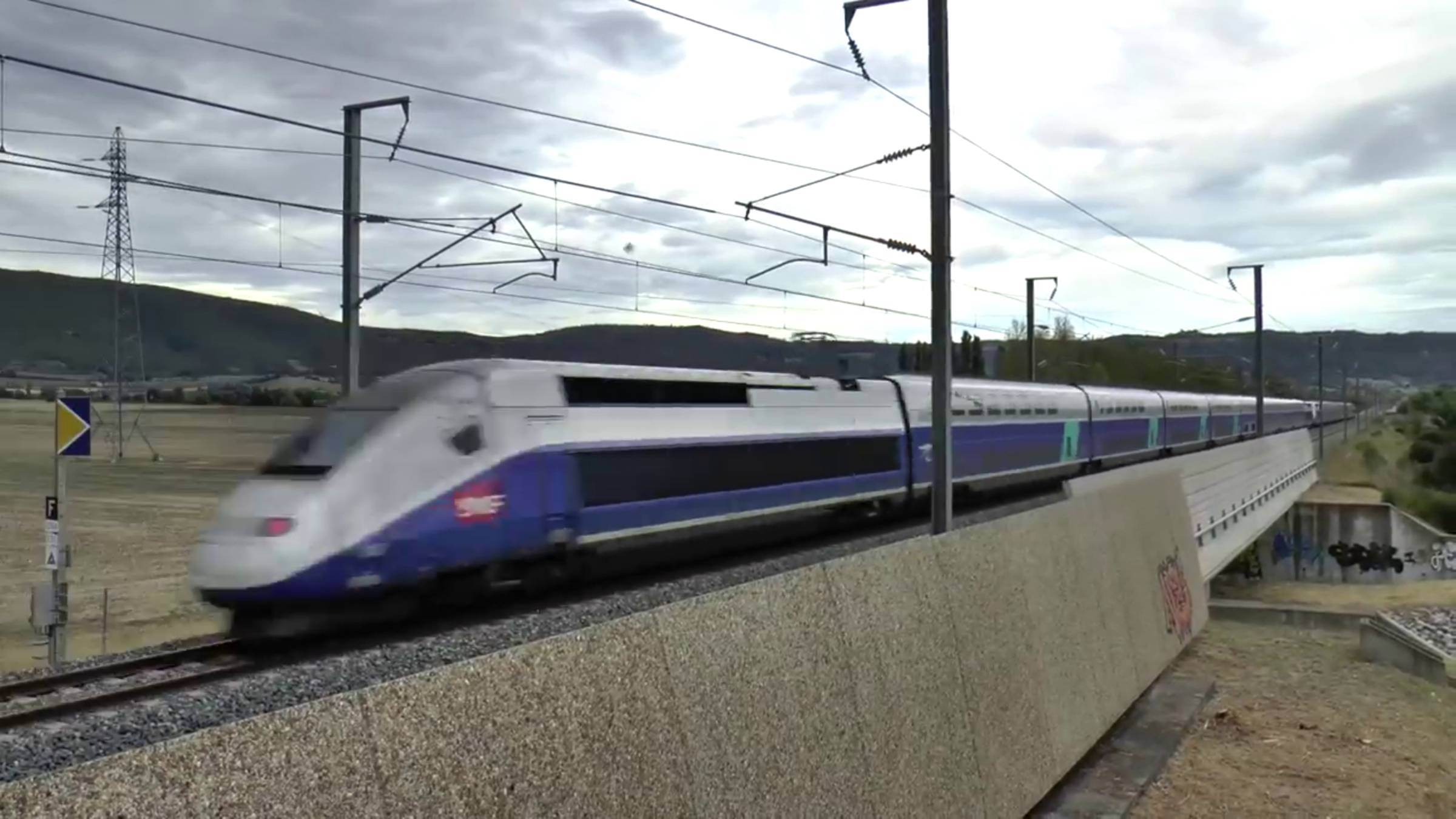 Скоростной поезд Франция | TGV поезд летит на максимальной скорости