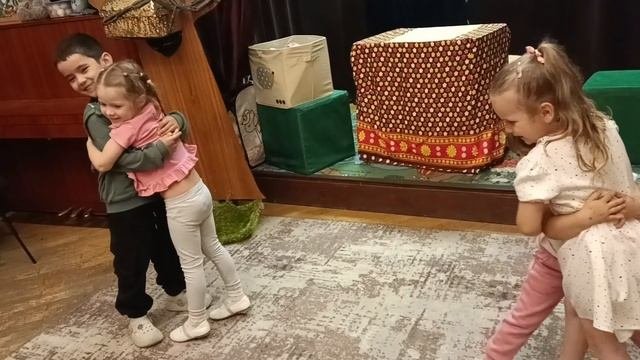Колобок в гостях в  Кукольной стране