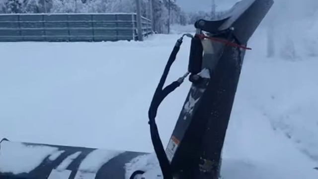 Убераю снег на бобкате