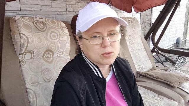 Ответ на неприятный комментарий. Выкапываю морковь.