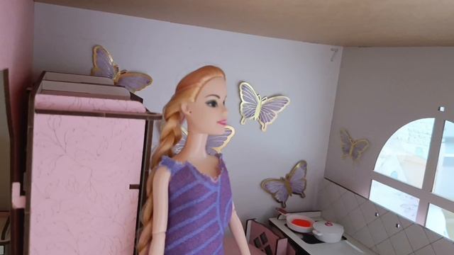 куклы Барби в глобусе
