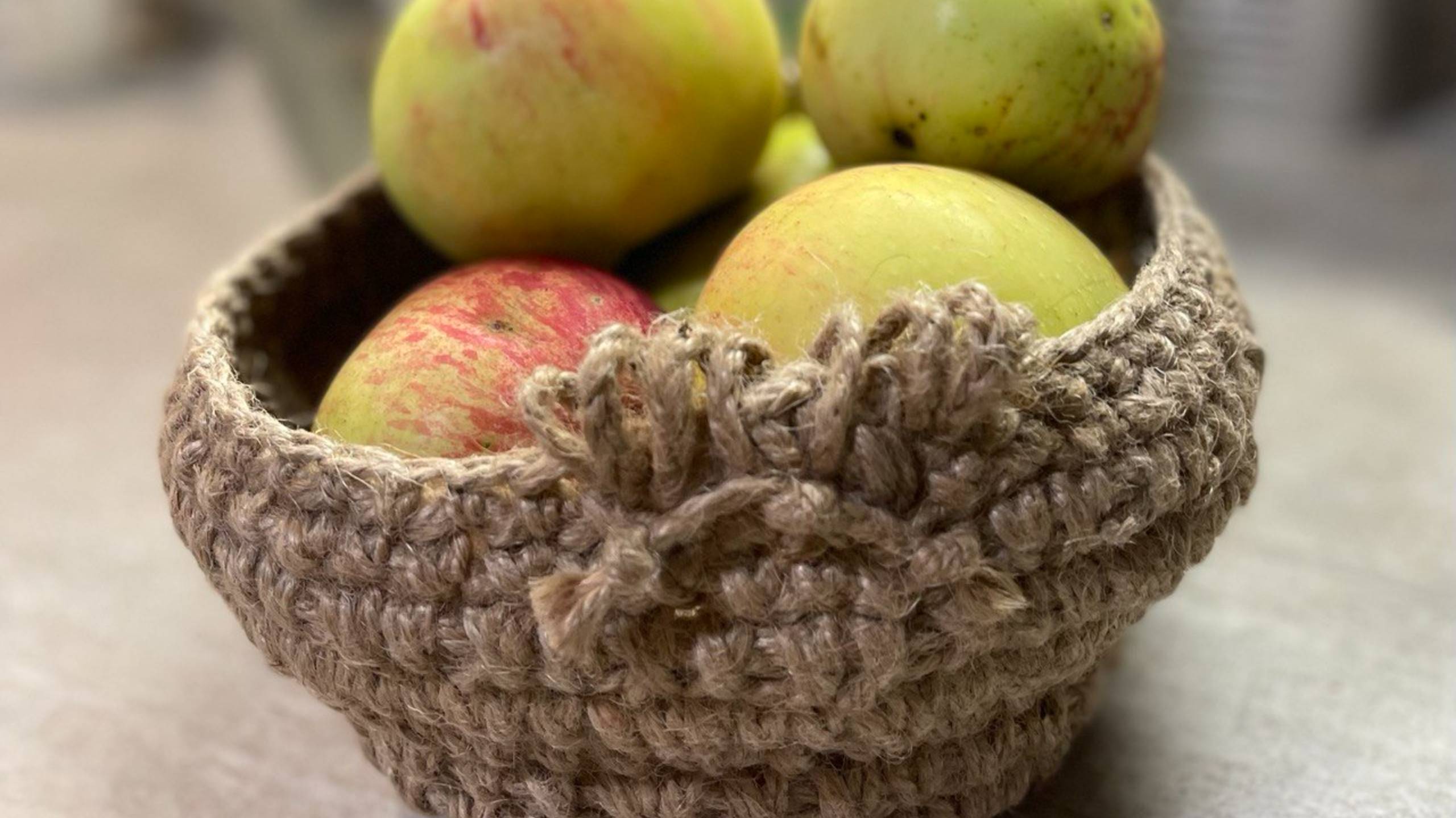 Корзинка из джута. Ручная работа.