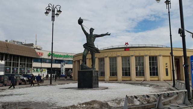 У м.Рижская