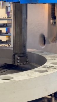 Токарно-карусельная обработка кольца для планшайбы портального центра VC40-45 GM в механическом цехе