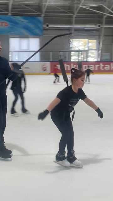 Тренировки, тренировочки 🤪 Чемпионка на льду 😍