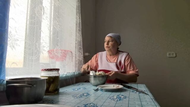Сделала салат и пошла на преступление... против сорняков.