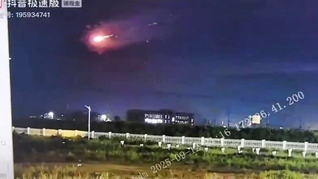 Китайская ПВО сбивает метеорит над провинцией Шаньдун.

Впервые в истории!😳