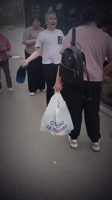 вызовите ему уже такси!