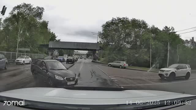 ДТП. Тундра точно крепче Датсуна.