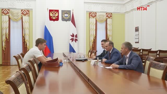 Глава Мордовии Артём Здунов встретился с чемпионом мира U-20 по греко-римской борьбе Али Ильясовым
