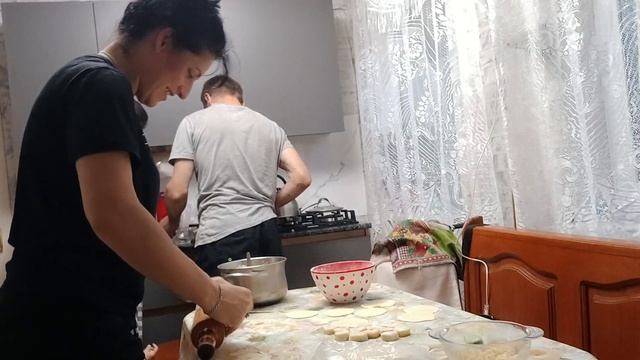 Лепим вареники домашние