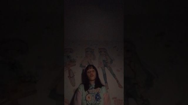 Вика клубника поёт кошка беспородная