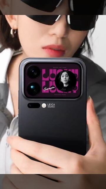 Xiaomi 17 Pro с дополнительным дисплеем в блоке камер