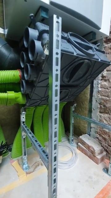 Монтаж рекуператора Блиццард Люфттехник L1 RE400 в нише.