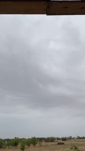 Вот и вчерашняя туча вернулась👏