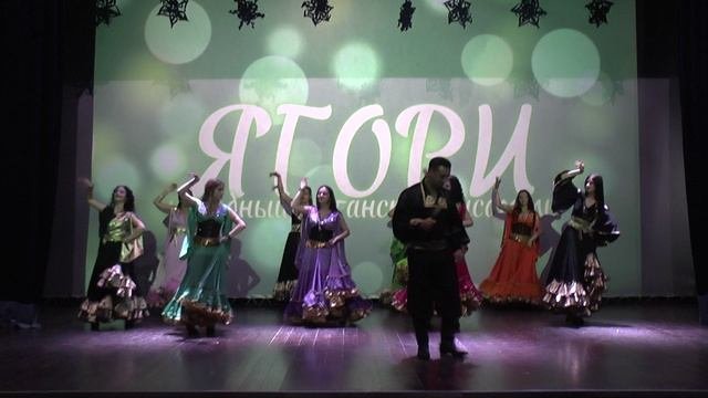 Народный цыганский ансамбль 