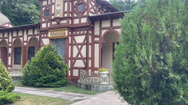 Город Ессентуки Театральная площадь Источник 17  Механотерапия. август 2025 год