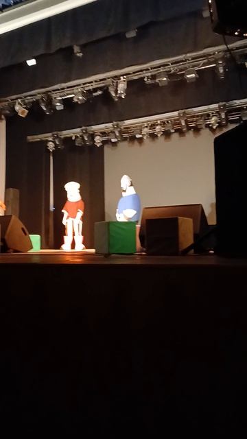 Вот я на спектакле была