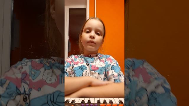 Как играть на игрушечный пианино