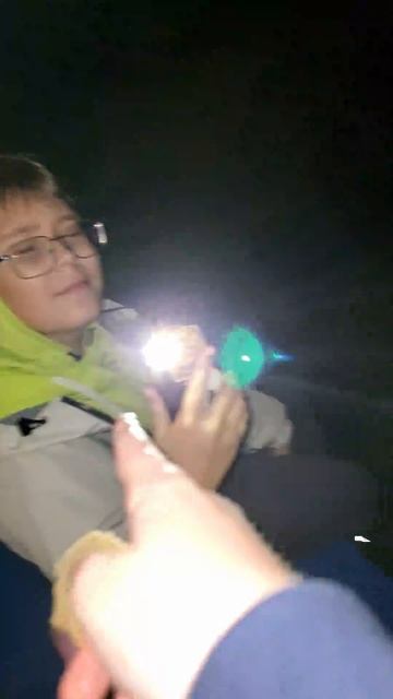 Мой фейк кидает хлеб