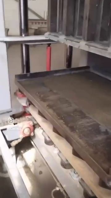 Посмотрите, как быстро и качественно Калужский вибропресс создает прекрасные садовые бордюры!