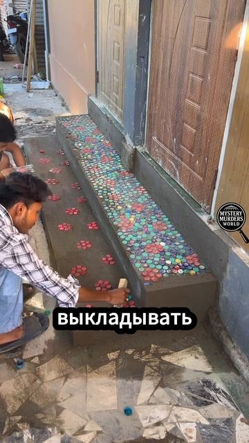 Удивительный способ украсить лестницу крышками от бутылок