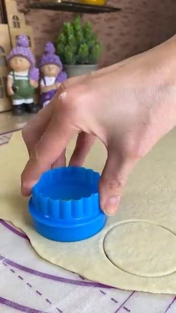 Пельменное тесто 🤤🤌
Мука 2,5-3 стакана
Молоко 0,5 стакана
Вода 0,33 стакана
Масло раст 1 ст л
Яйцо 1
