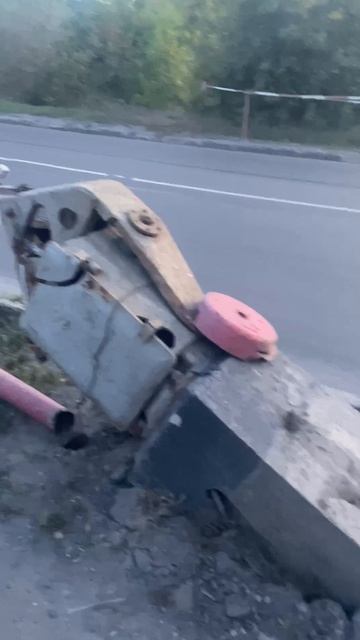 Сообщают, что на Левоневском в Макеевке снесли ж/д шлагбаум. Теперь переезд наполовину нерегулируемы