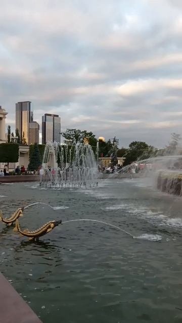 Красивый фонтан