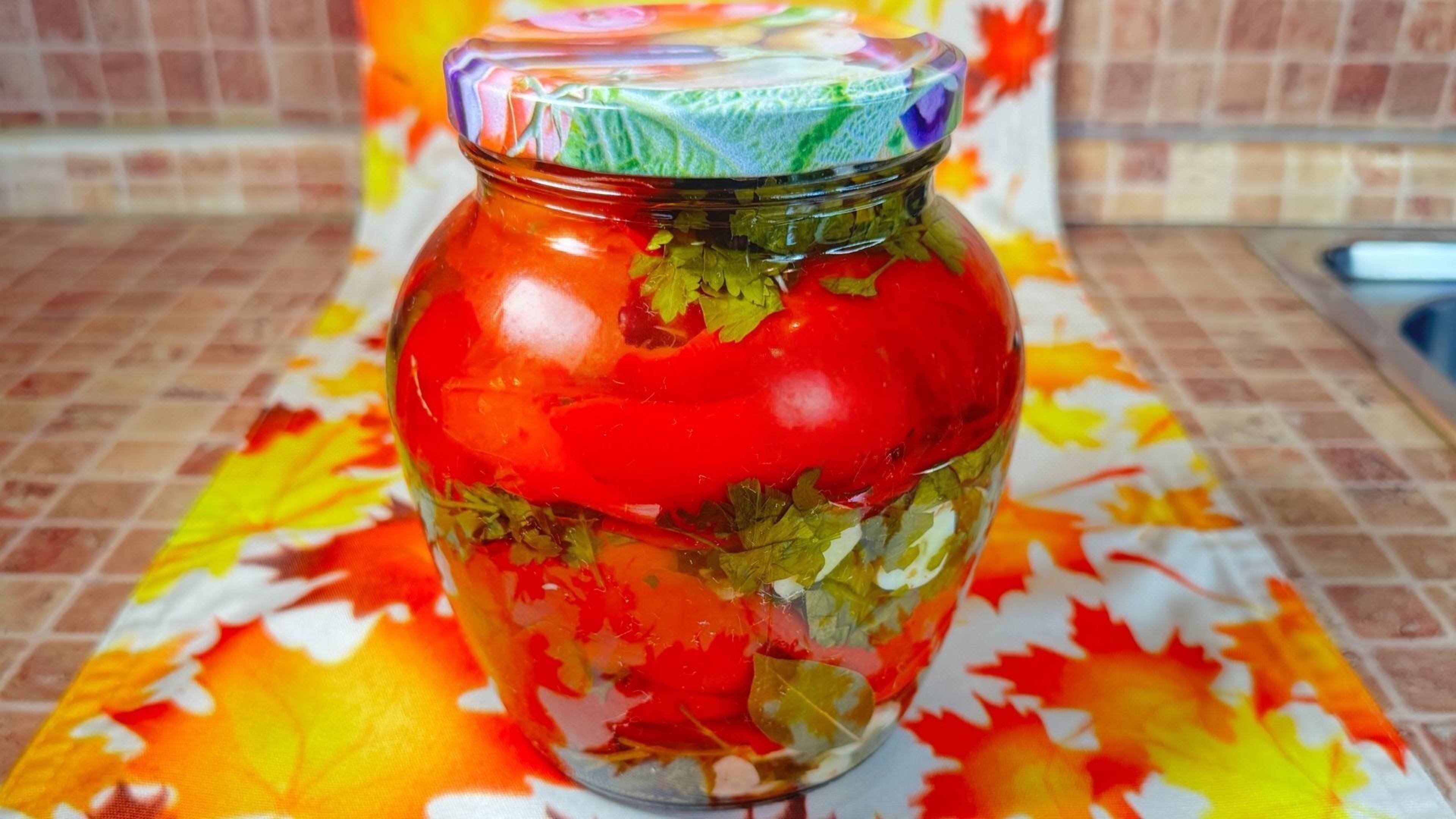 Перцы маринованные в масле с чесноком и зеленью на зиму