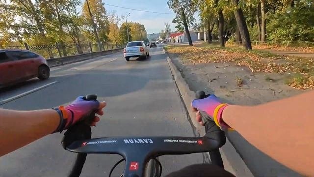 Еду на велосипеде по городу по делам